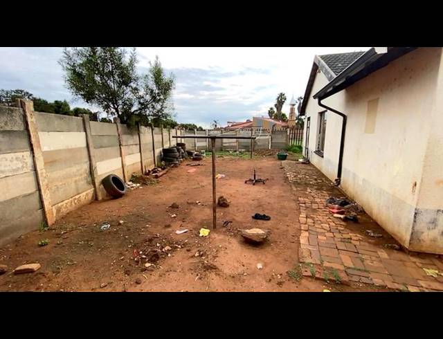 3 BEDROOM HOUSE FOR SALE IN LENASIA SOUTH